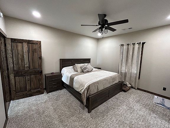 5th image of 385 Valerie Ln