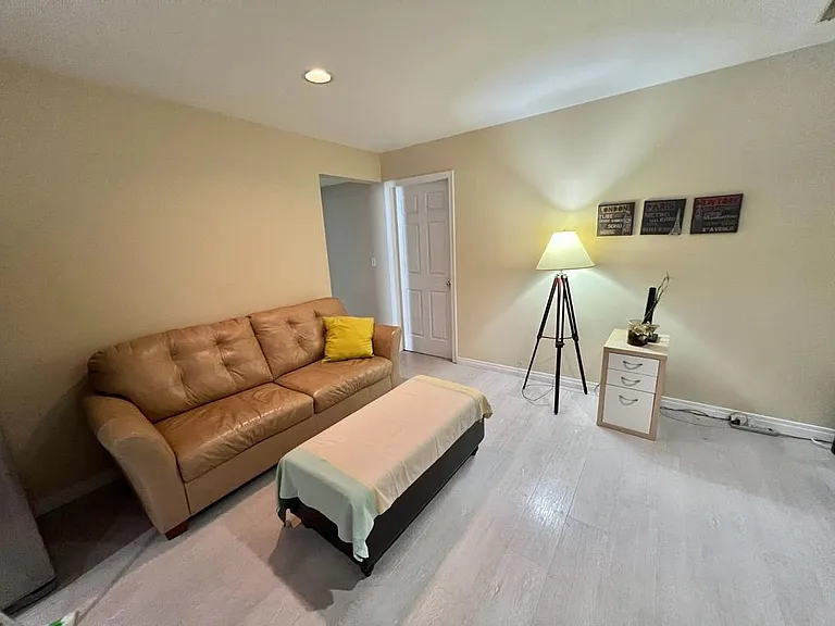 4864 Watling St #BASEMENT — Photo 3