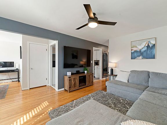 3rd image of 3539 Sunset Ln