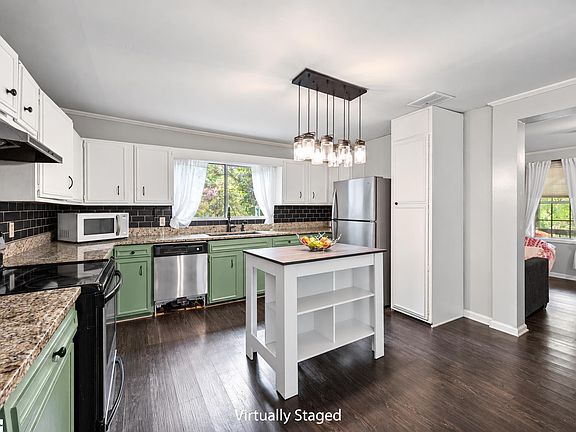 4th image of 435 Carole Ave