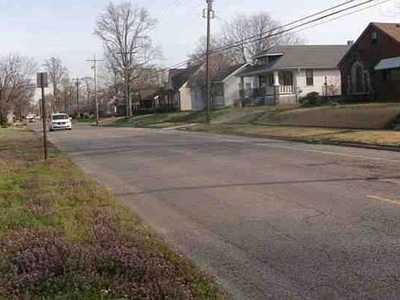 Exterior Neighborhood (street photo)