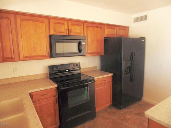 5th image of 513 Meadows Dr