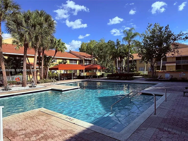 929 Coral Club Dr #929 — Photo 32