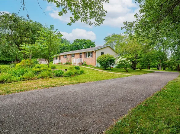 9915 Schlabach Ave NE, Hartville, OH 44632