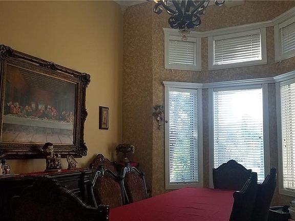 4th image of 1712 Thornwood Dr