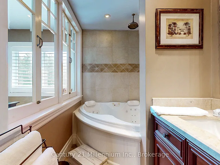 434 Oxbow Cres — Photo 14