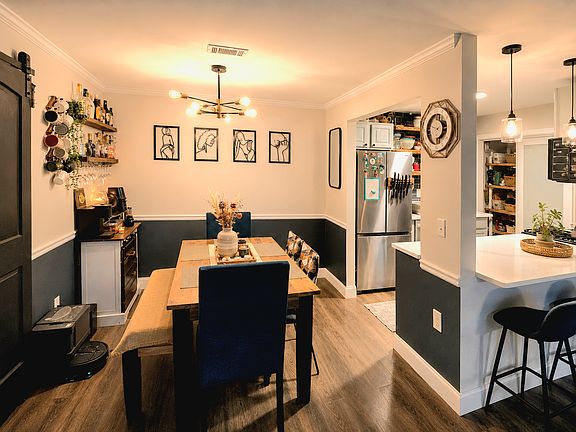 Kitchen and dining room. Open concept Kitchen peninsula/island.