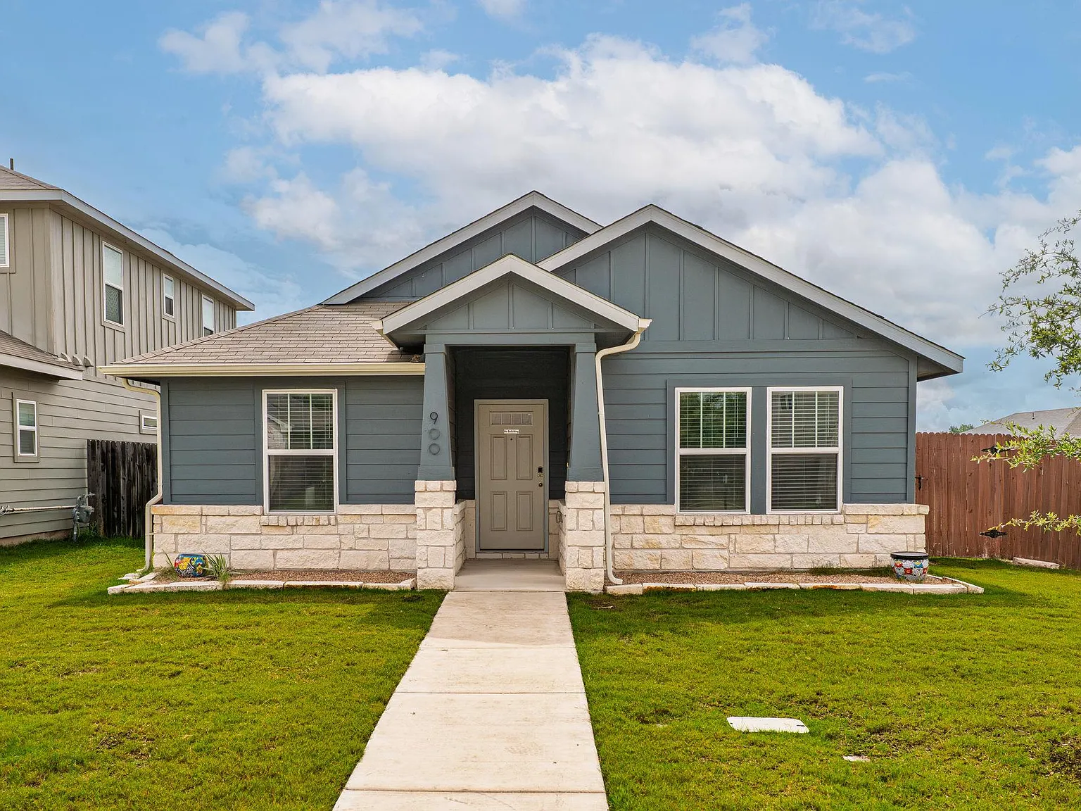 3 bed, 2.0 bath, 1469 sqft, $2,000 — Photo 1