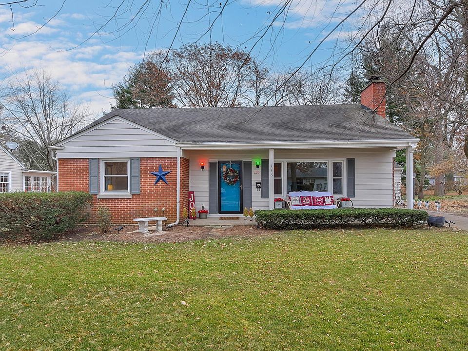 Great curb appeal on the well maintained Ranch home!