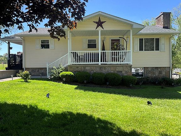 2nd image of 136 Taft St