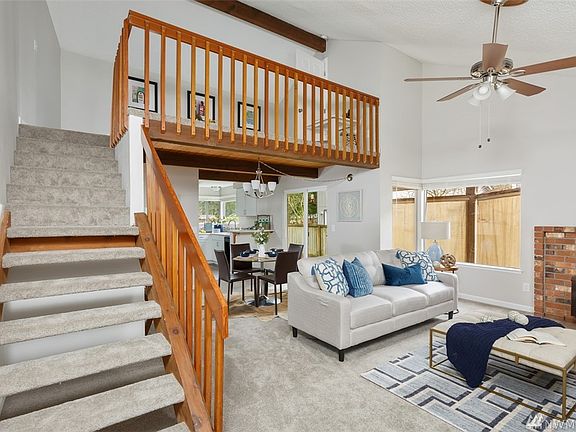 3rd image of 631 Malibu Dr SE