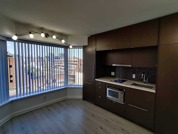 4th image of 155 Yorkville Ave #720