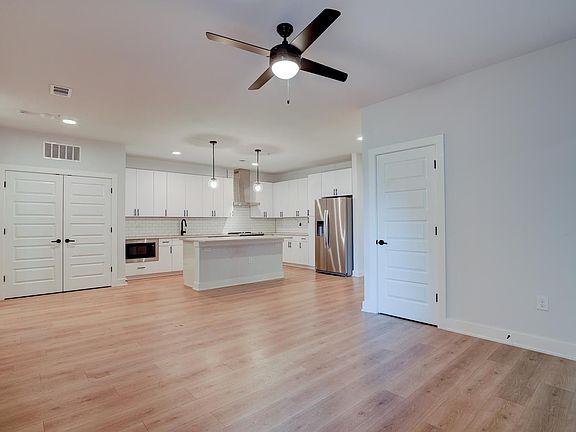 4th image of 3101 Govalle Ave #113