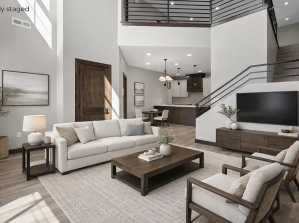 8619 W Shoreline Pl, Sioux Falls, SD 57107