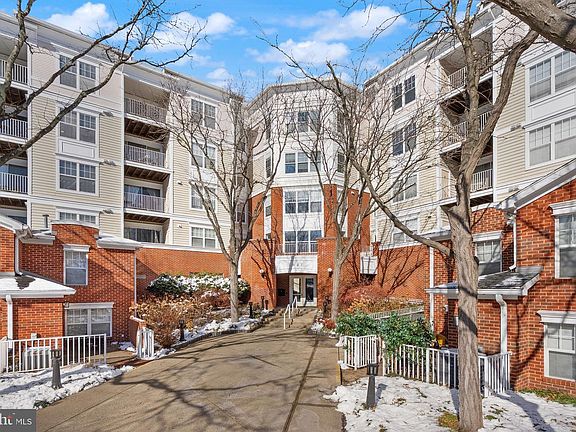 2nd image of 1625 International Dr Unit 305