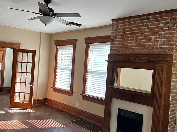 3rd image of 886 College Ave