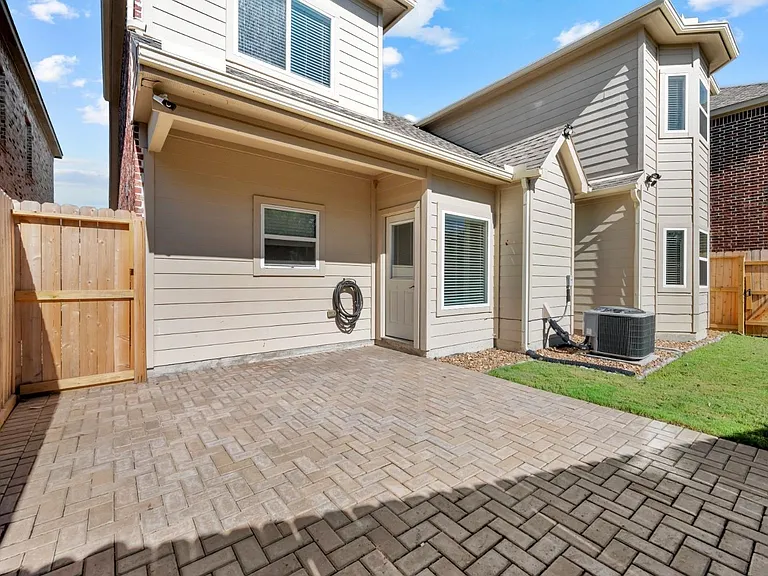 14603 Sanour Dr — Photo 8