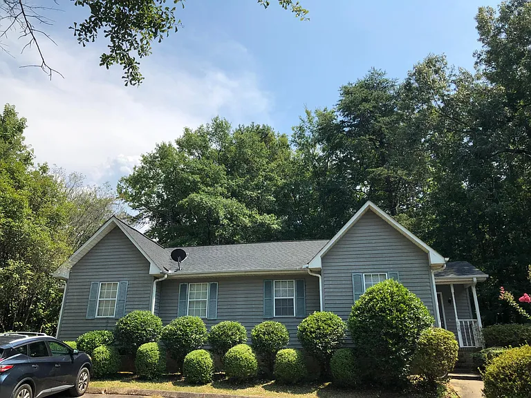 606 N Pointe Crk — Photo 1