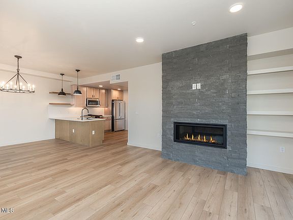 5th image of 720 BAKER Drive #304
