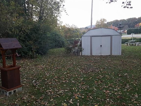 5th image of 1601 Sunset Ave