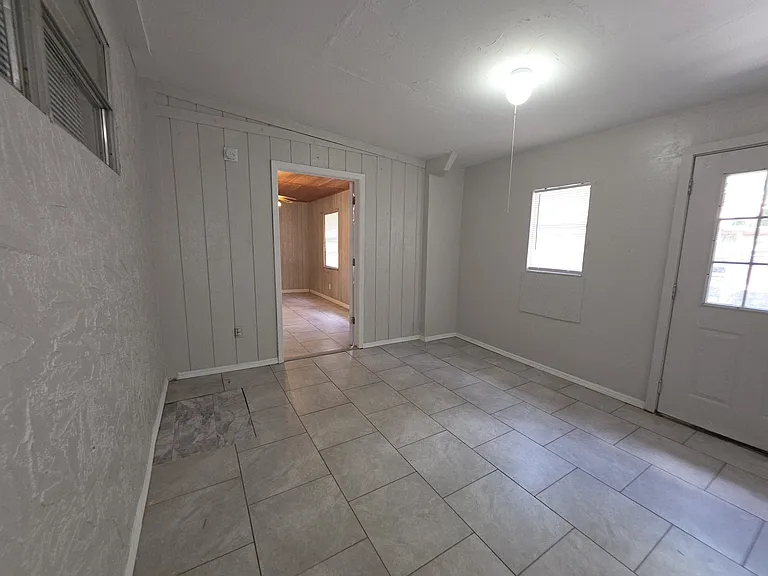 843 Grove Ave — Photo 25