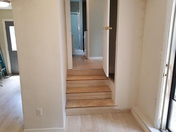 3rd image of 513 17th St APT A