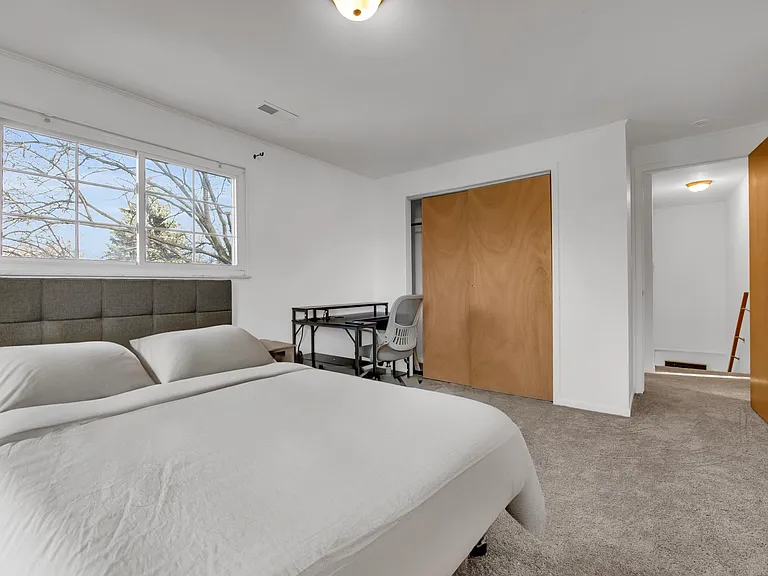 1708 Brockton Ave — Photo 14