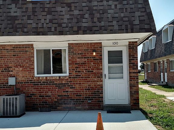 2nd image of 1016 E Illinois St