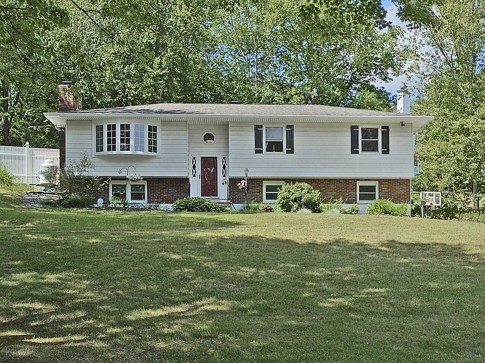 1st image of 9 Square Woods Dr