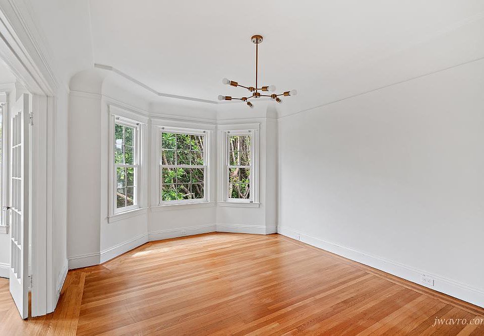 1st image of 20 Oakwood St