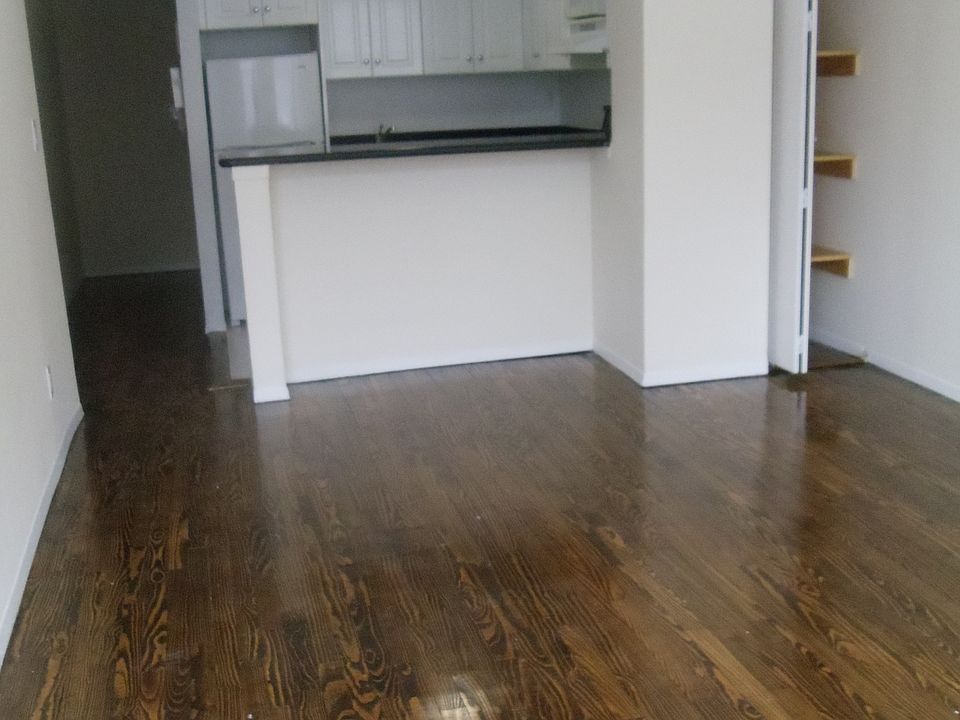 2nd image of 305 E 21st St APT 2