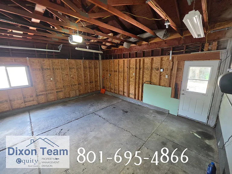 1284 E 22nd St — Photo 25