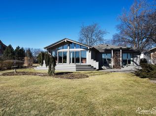 147 Edgewater Dr, Crystal Lake, IL 60014