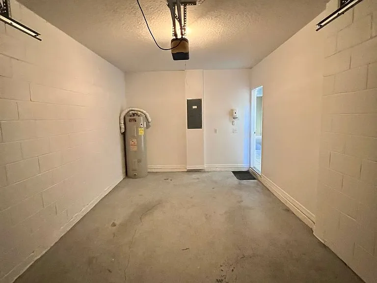 2202 Seven Oaks Dr — Photo 32