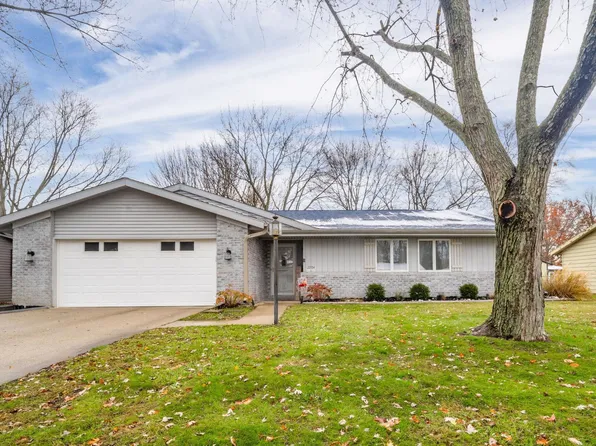 2204 W Village Dr, Muncie, IN 47304