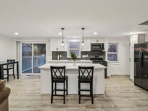4th image of 7413 Parkwood Dr