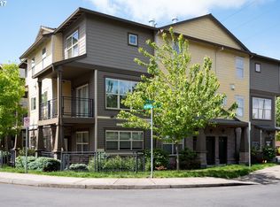 688 NE Roydon Ln, Hillsboro, OR 97006