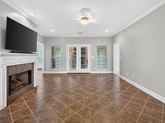 4th image of 150 Blackstone Ct