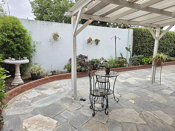 3rd image of 2850 Montair Way