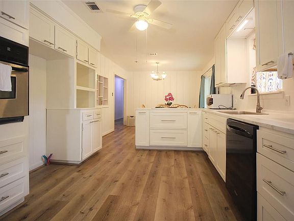 5th image of 9137 White Oak Dr