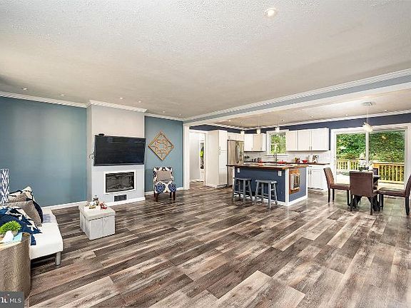 3rd image of 458 Shady Hill Ln