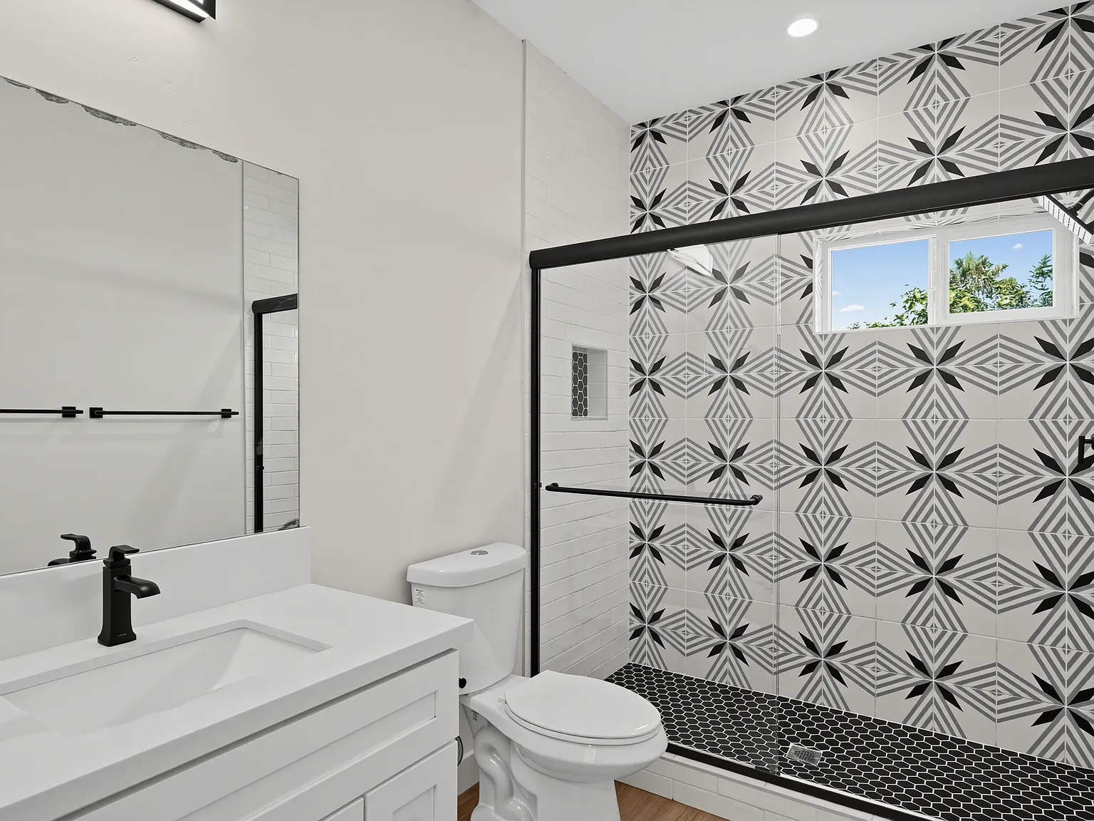 4 bed, 1200 sqft, $5,000 — Photo 2