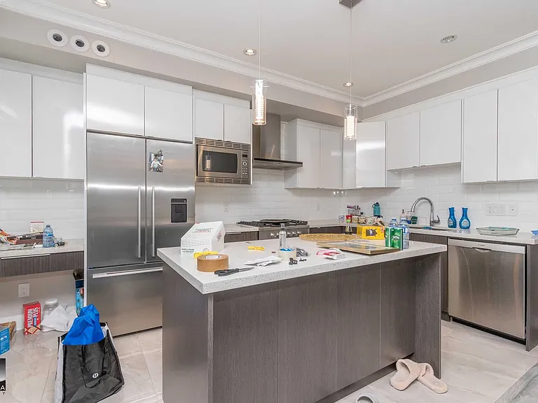 9560 Alexandra Rd #8 — Photo 5