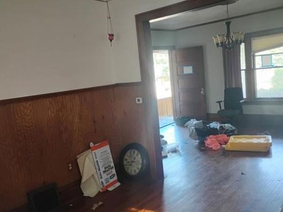 3rd image of 1101 S 3rd Ave