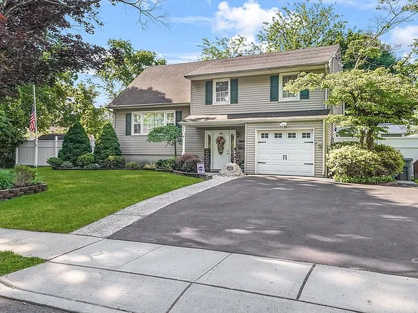 22 Hedge Dr, Oceanport, NJ 07757