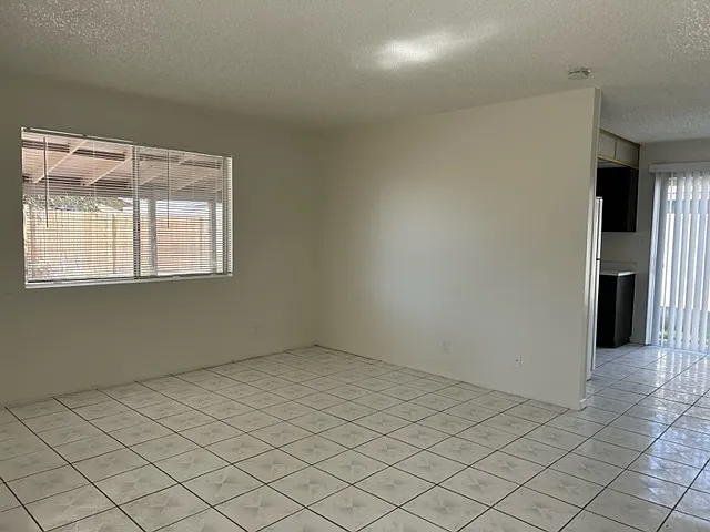 3 bed, 1056 sqft, $1,750 — Photo 3