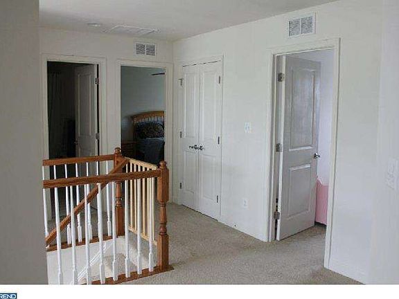 3rd image of 27 Deerberry Dr