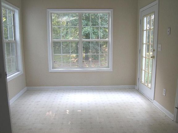4th image of 104 Kelleytown Woods Dr