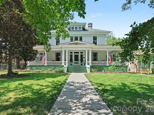 624 Walnut St, Statesville, NC 28677