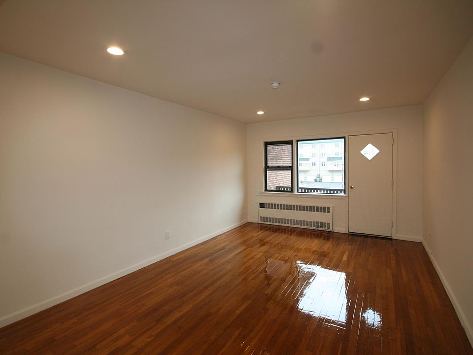 1st image of 431 W Broadway